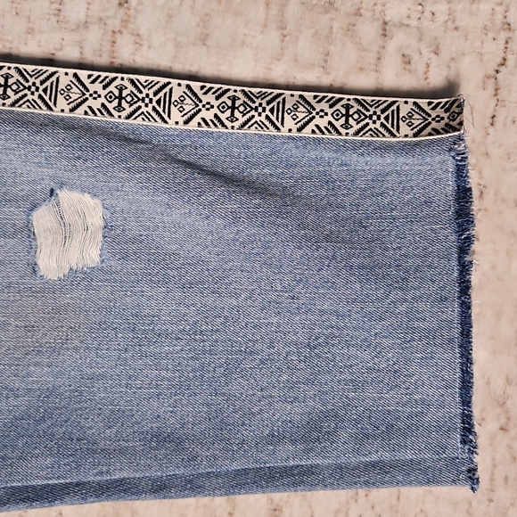 Lucky Brand Relaxed Taper W/ Side Stripe Jean In Sunbathe Ct. - Picture 8 of 11